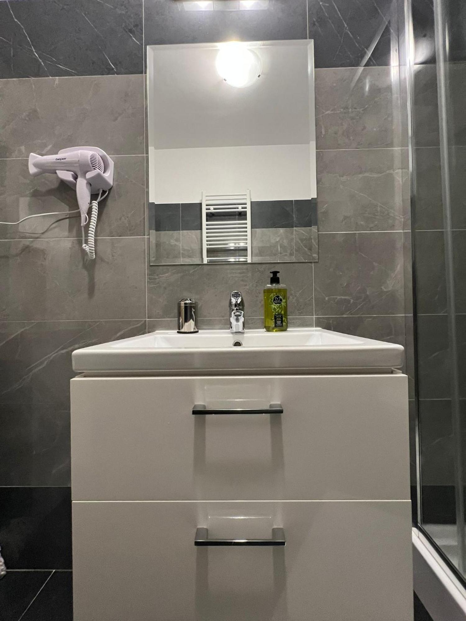 Perfect Host Iasi